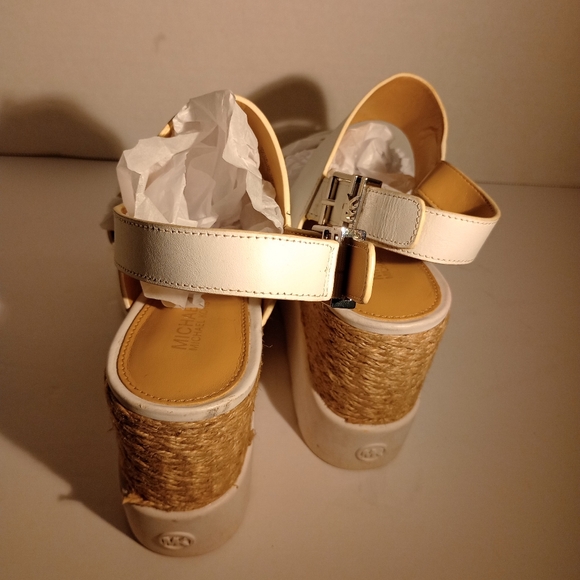 Michael Kors Sandal's - Picture 4 of 10